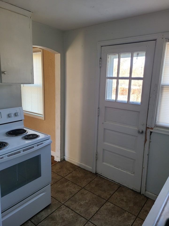 1109 West 3rd Street #2 - Photo 5 of 11