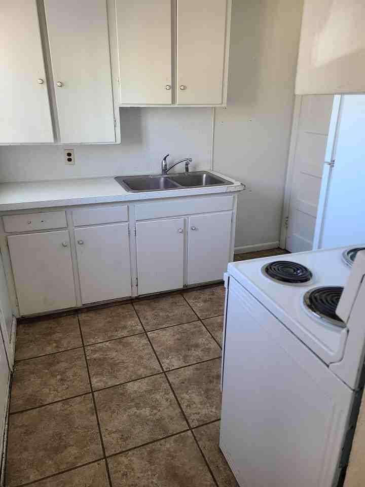 1109 West 3rd Street #2 - Photo 6 of 11