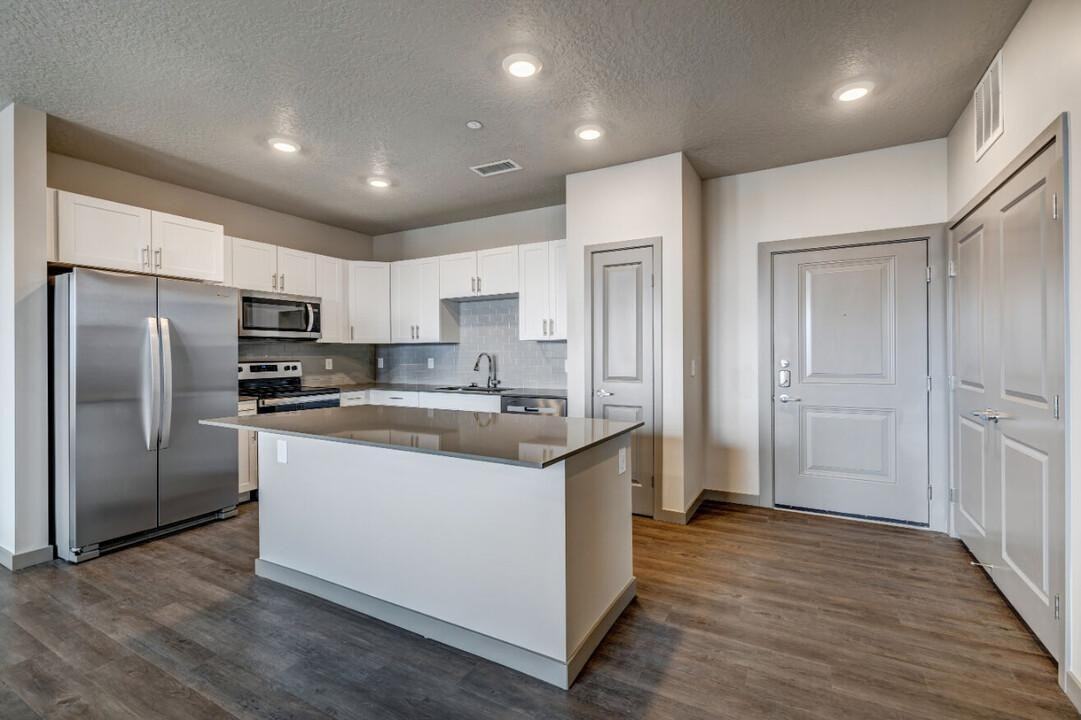 8548 W Henderson Way - Photo 4 of 50