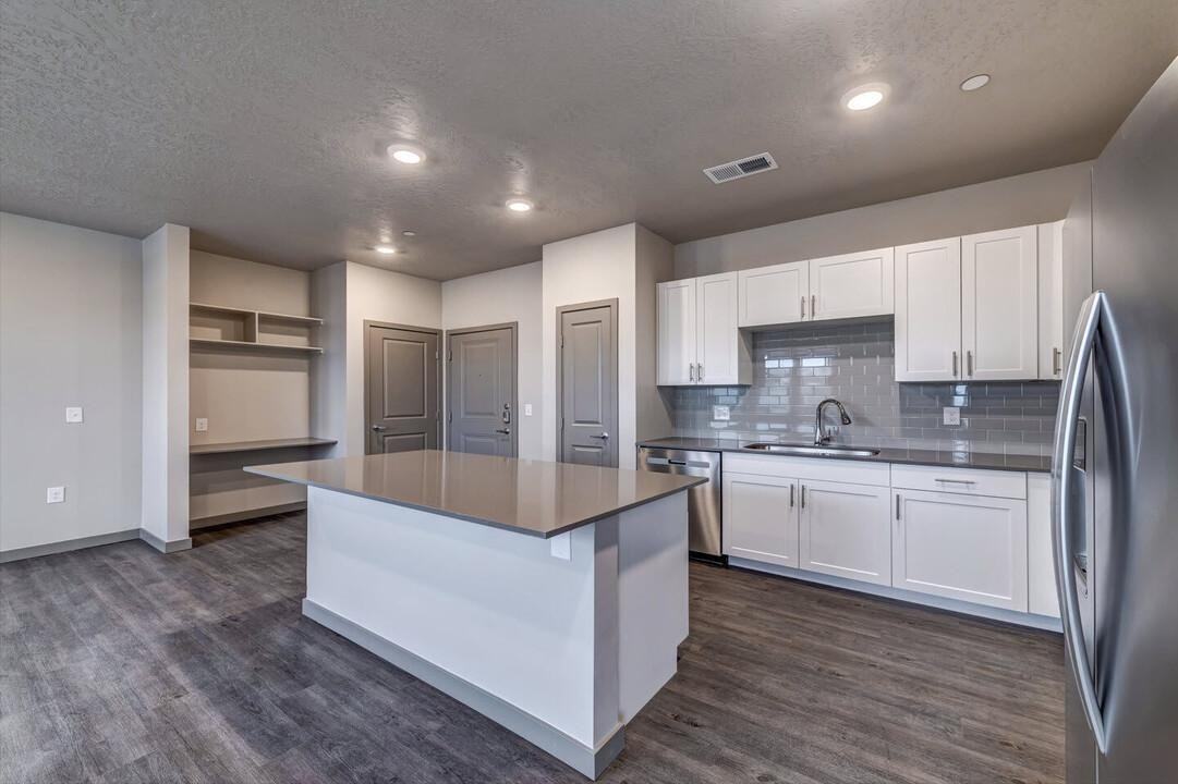 8548 W Henderson Way - Photo 3 of 50