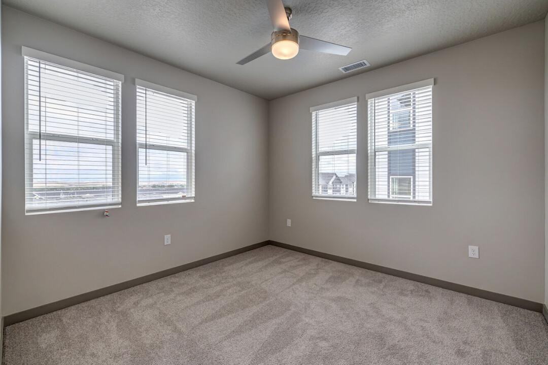 8548 W Henderson Way - Photo 7 of 50