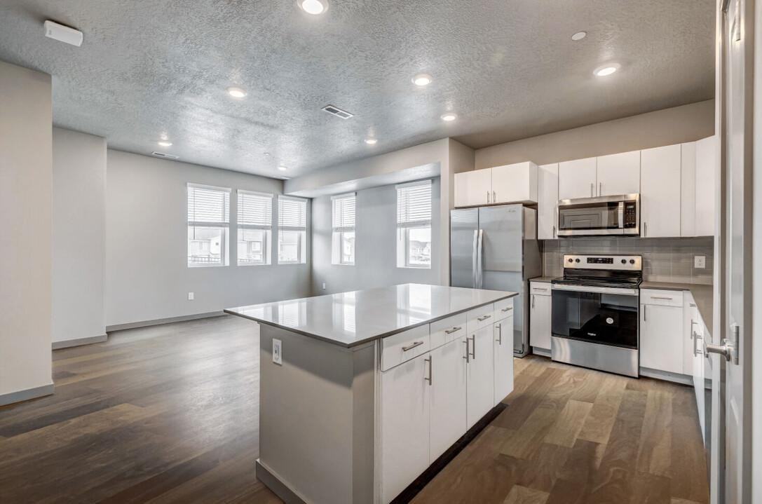 8548 W Henderson Way - Photo 3 of 50