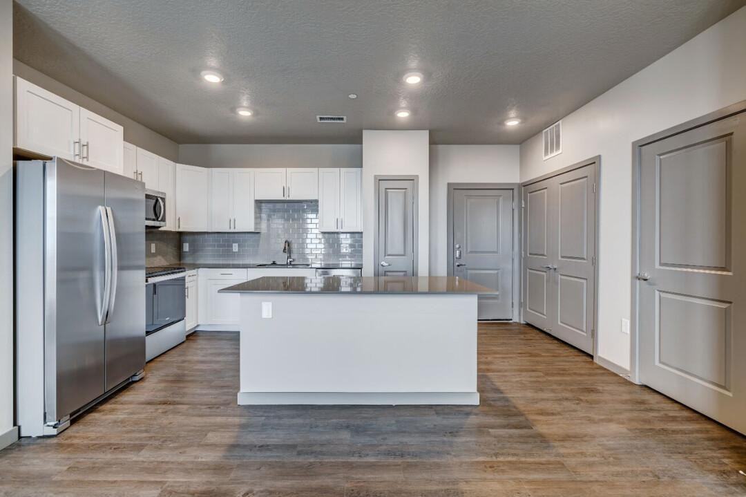 8548 W Henderson Way - Photo 7 of 50