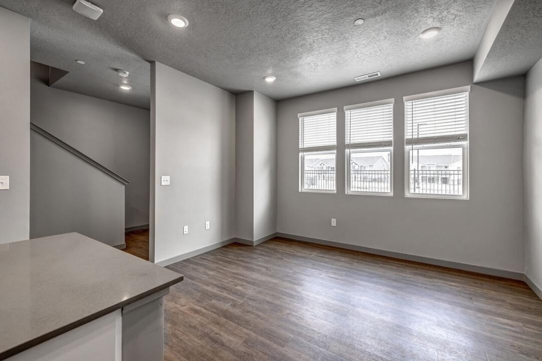 8548 W Henderson Way - Photo 3 of 50