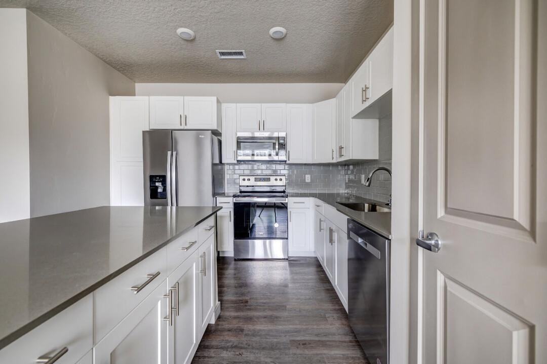 8548 W Henderson Way - Photo 5 of 50