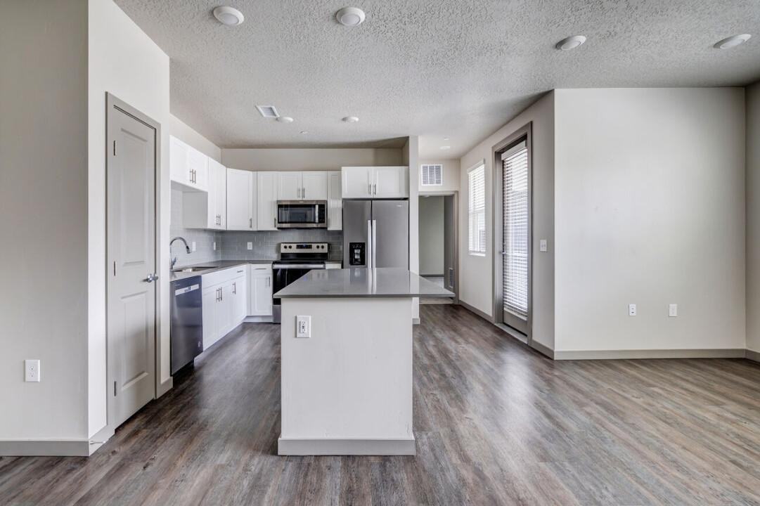 8548 W Henderson Way - Photo 5 of 50