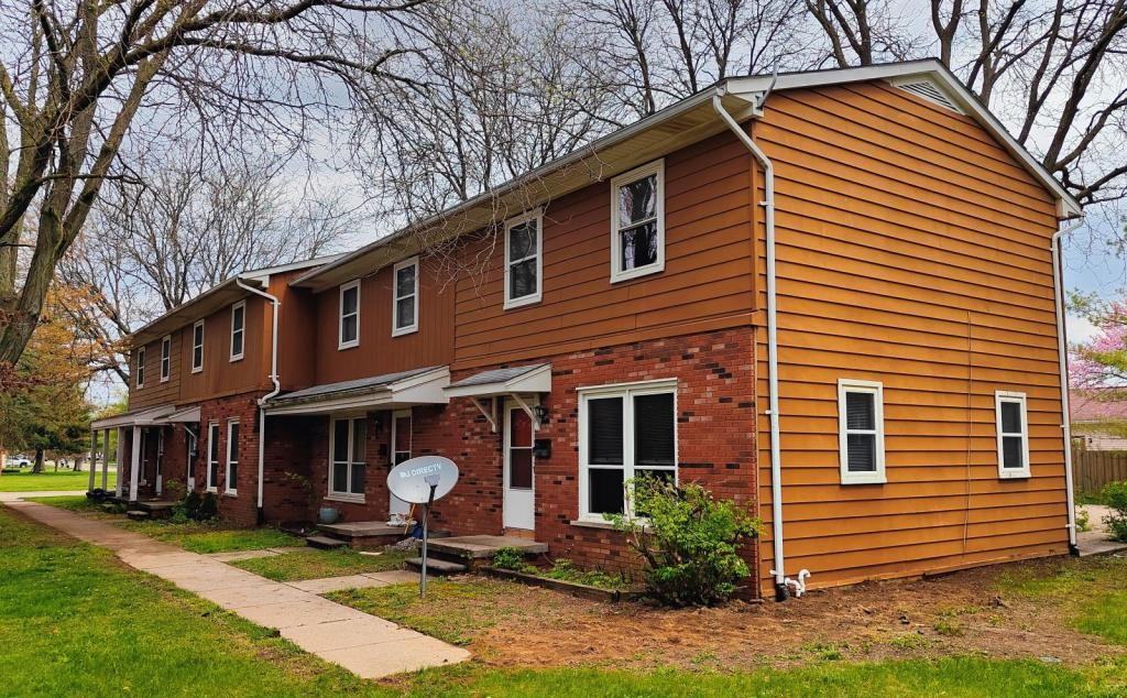 476 Robbe Ave - Photo 2 of 22