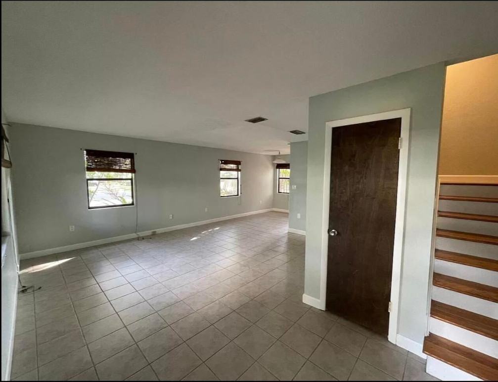 312 Oleander Pl - Photo 2 of 11