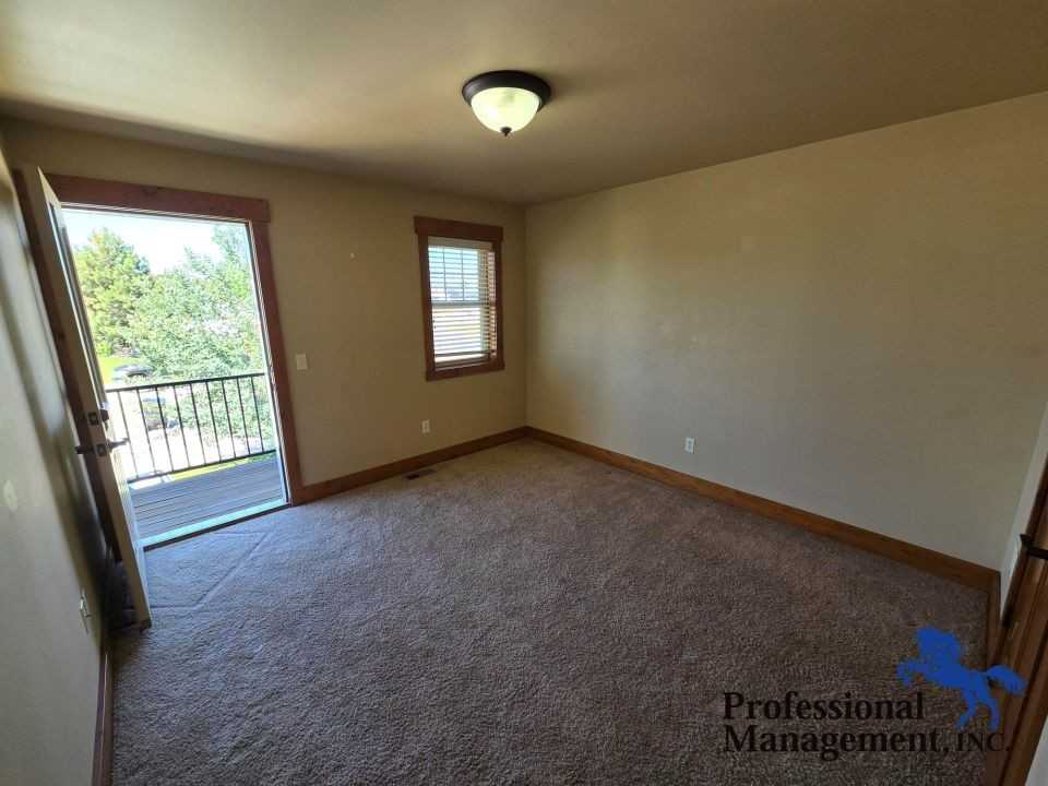 2035 Lakehills Dr - Photo 6 of 12