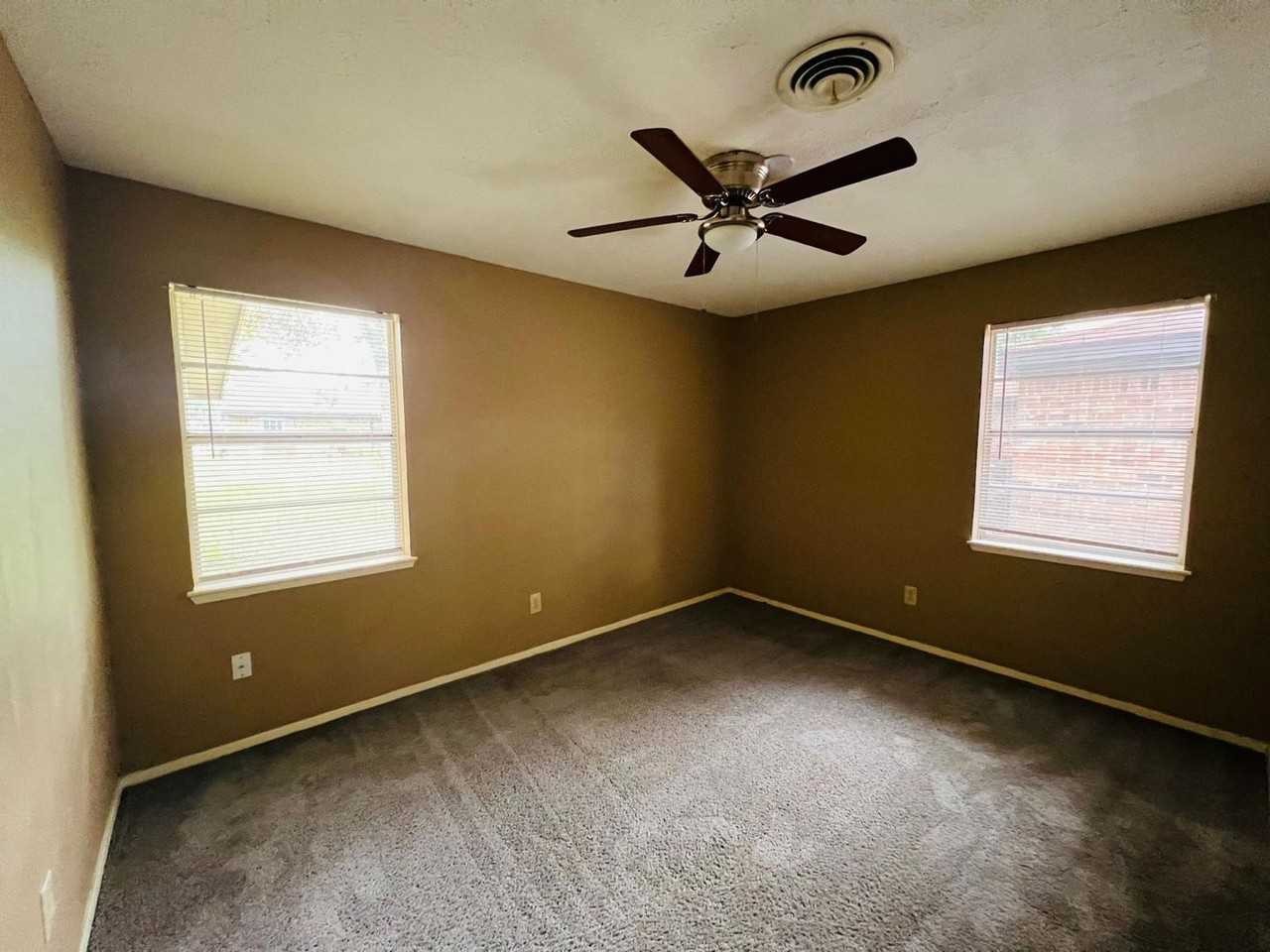 1229 Ramona St - Photo 2 of 23