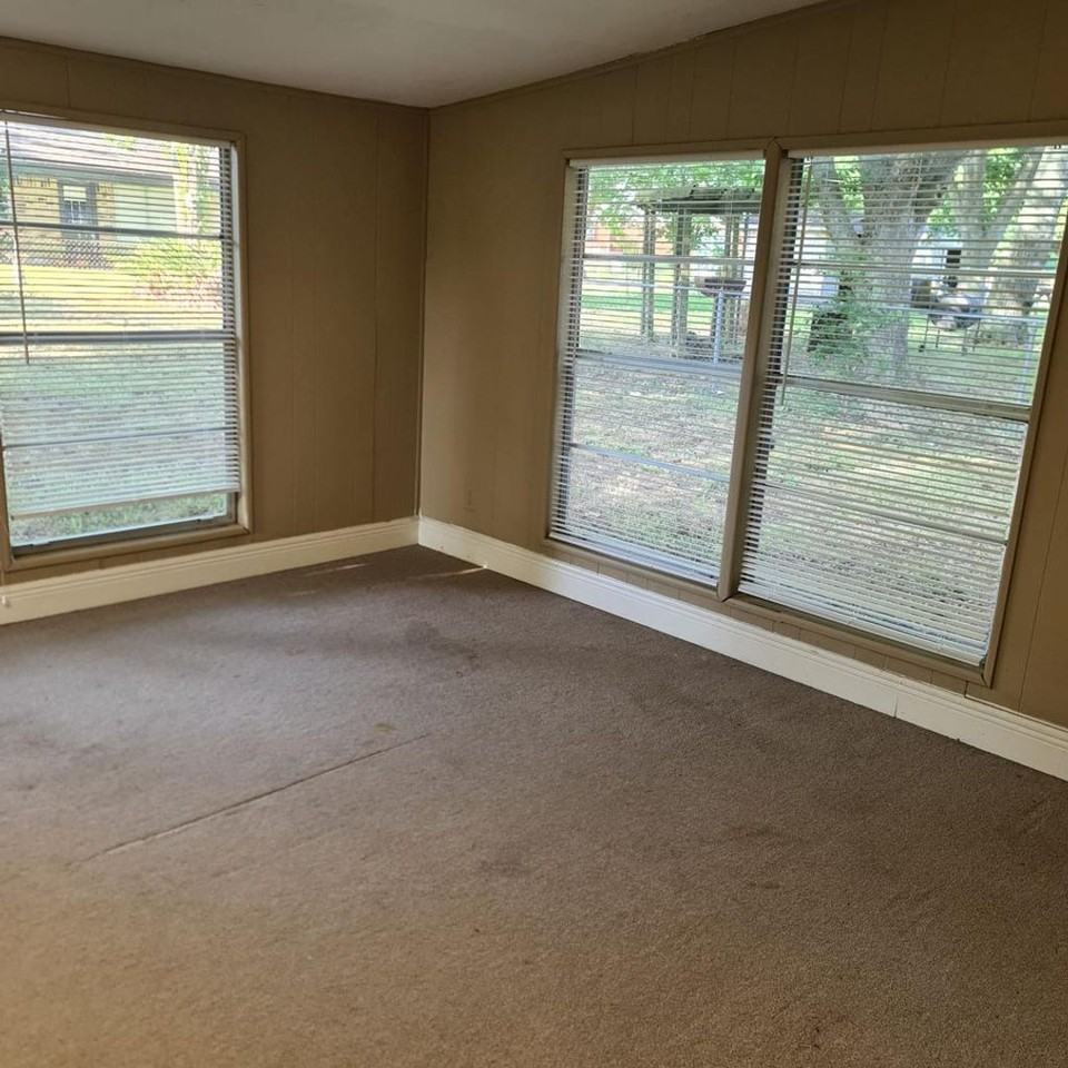 1229 Ramona St - Photo 6 of 23