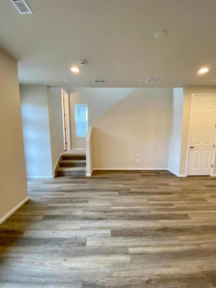 8739 Scarborough Dr - Photo 4 of 27