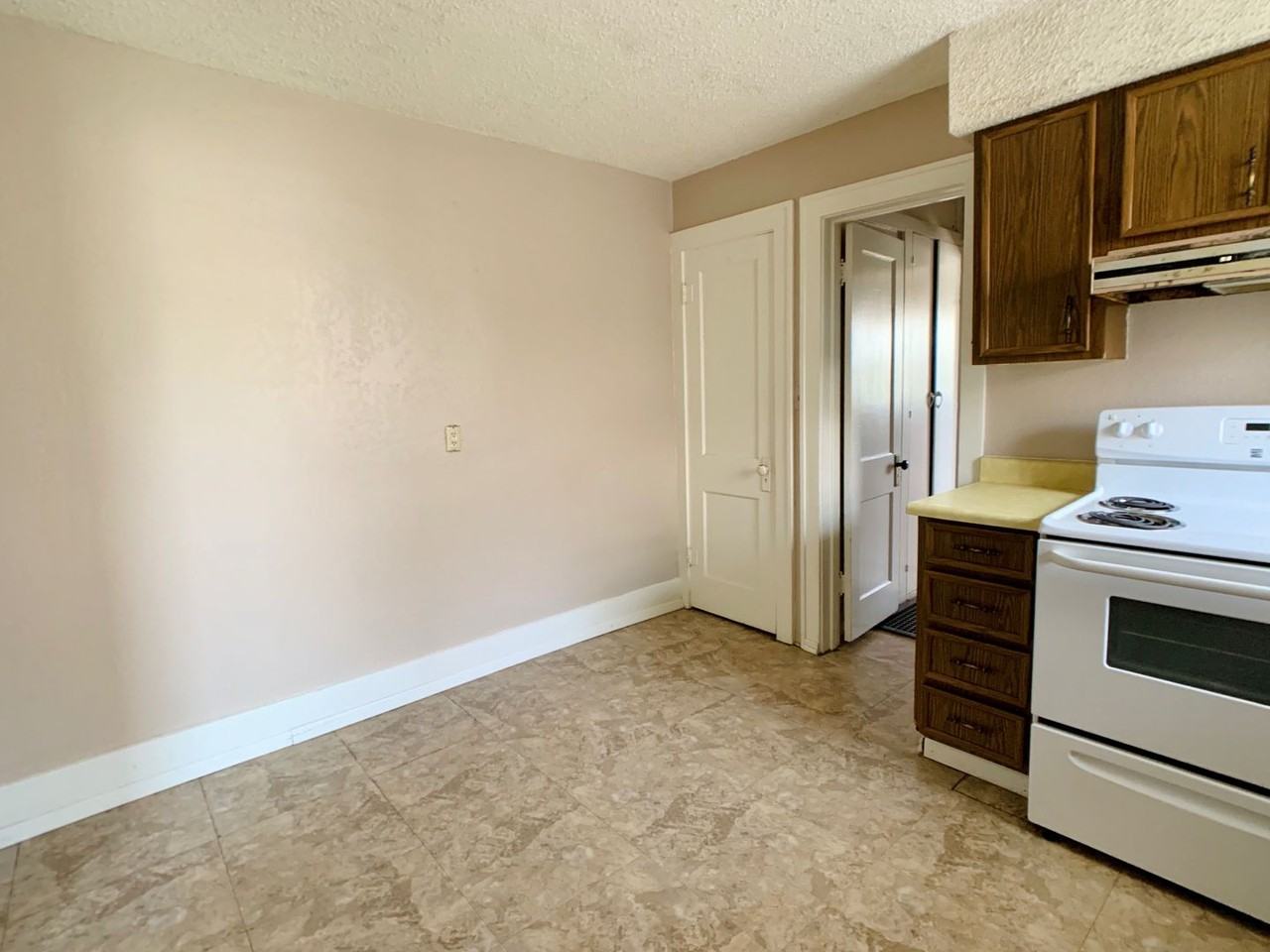 1508 Ave. A - Photo 3 of 4