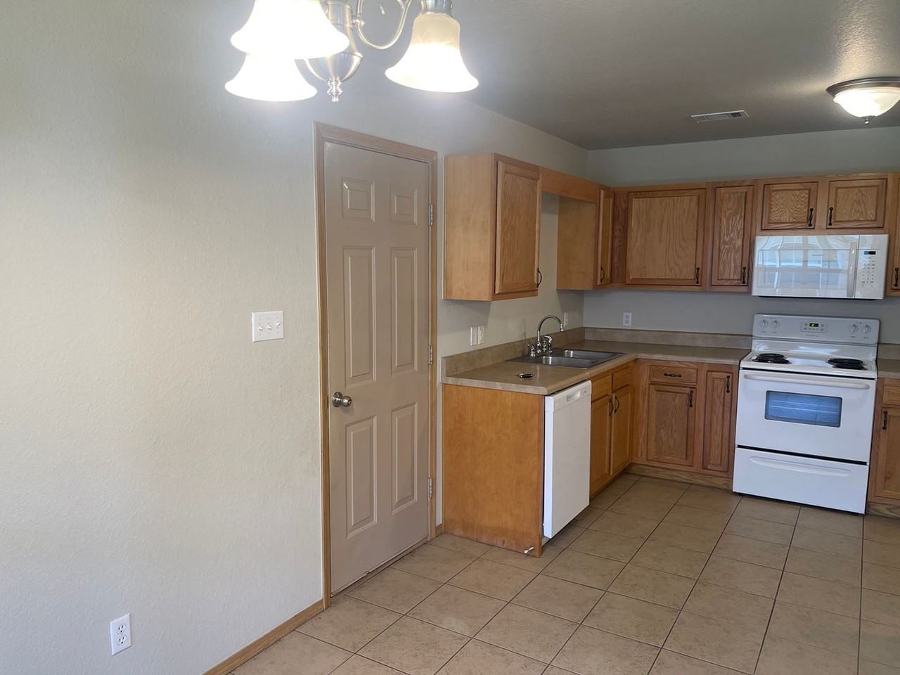 109 Walnut Grove - Photo 3 of 18