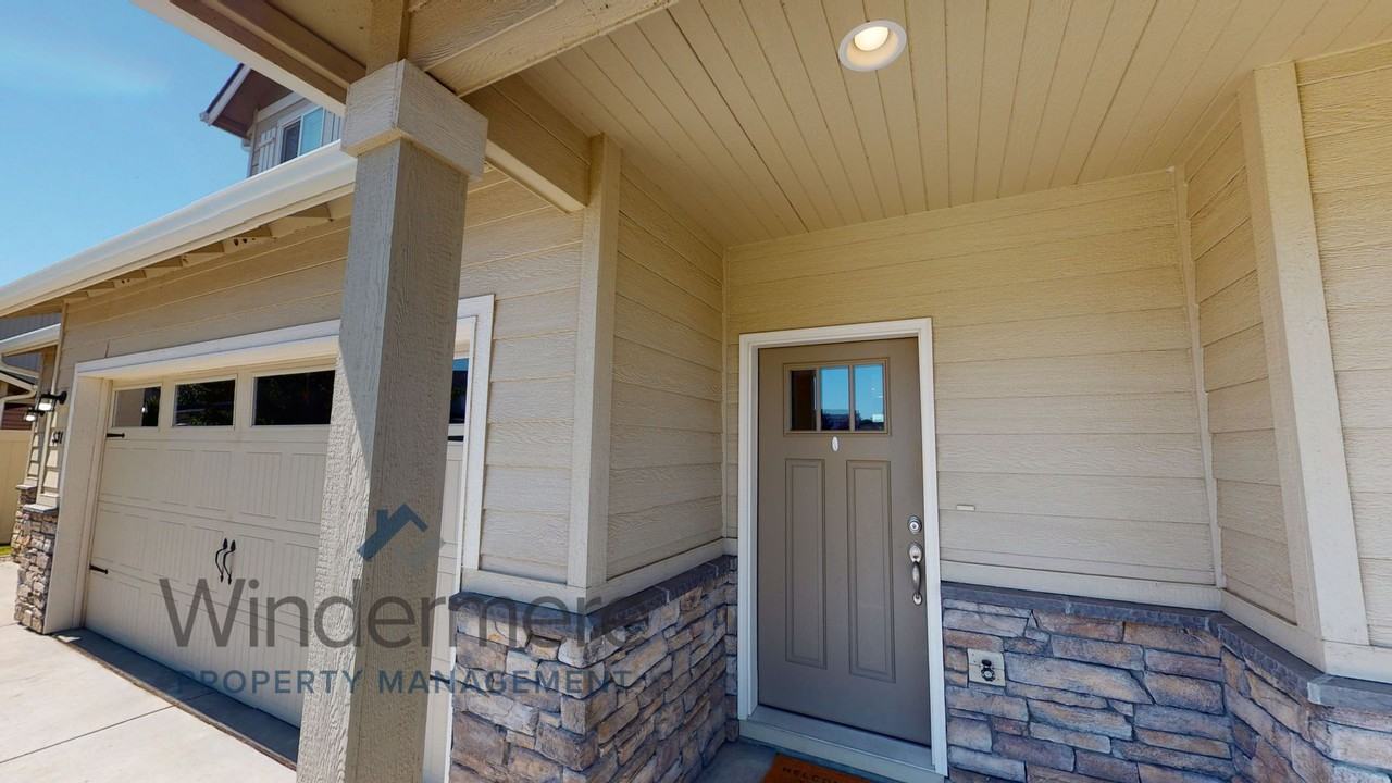 531 Sw Alicia Loop - Photo 2 of 27