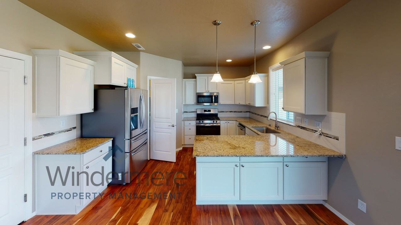 531 Sw Alicia Loop - Photo 6 of 27