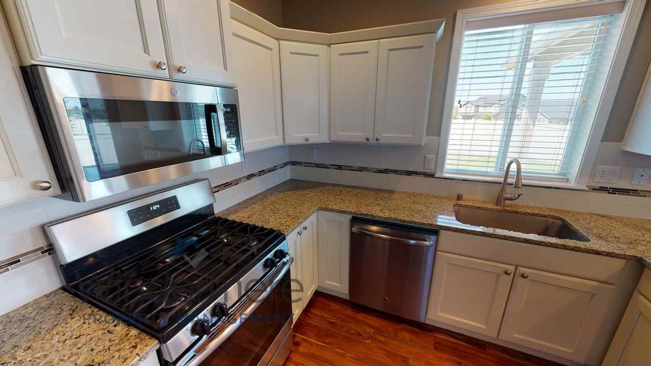 531 Sw Alicia Loop - Photo 7 of 27