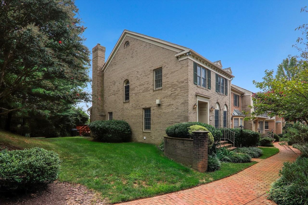 10927 Brewer House Rd - Photo 2 of 50