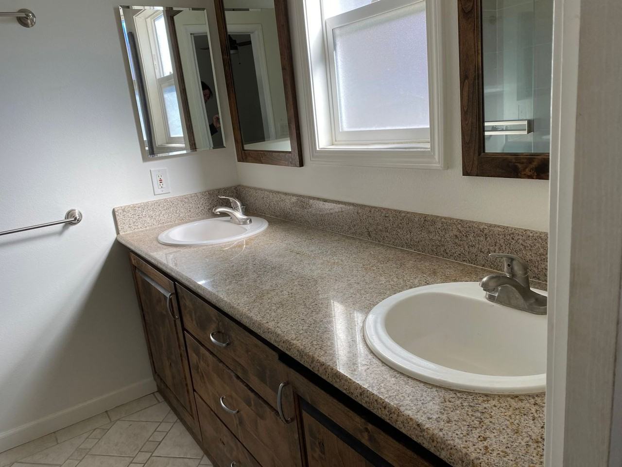 518 Irelan Dr - Photo 4 of 12