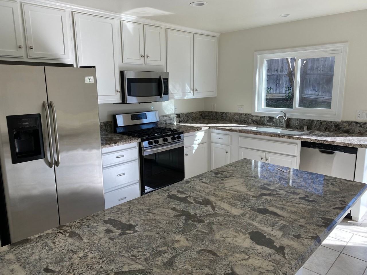 518 Irelan Dr - Photo 7 of 12