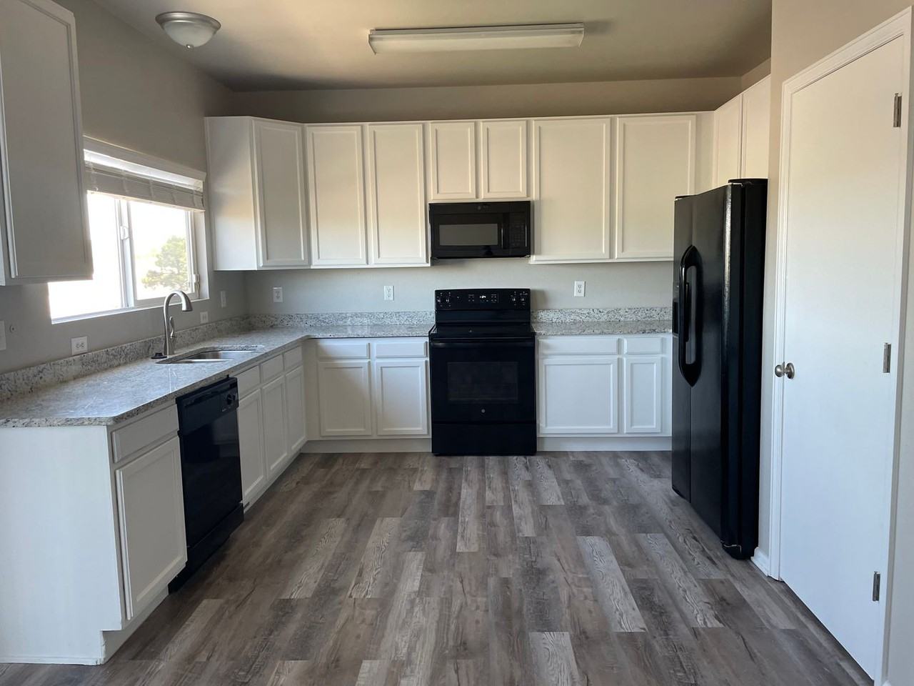 2332 Pinyon Jay Dr - Photo 5 of 38