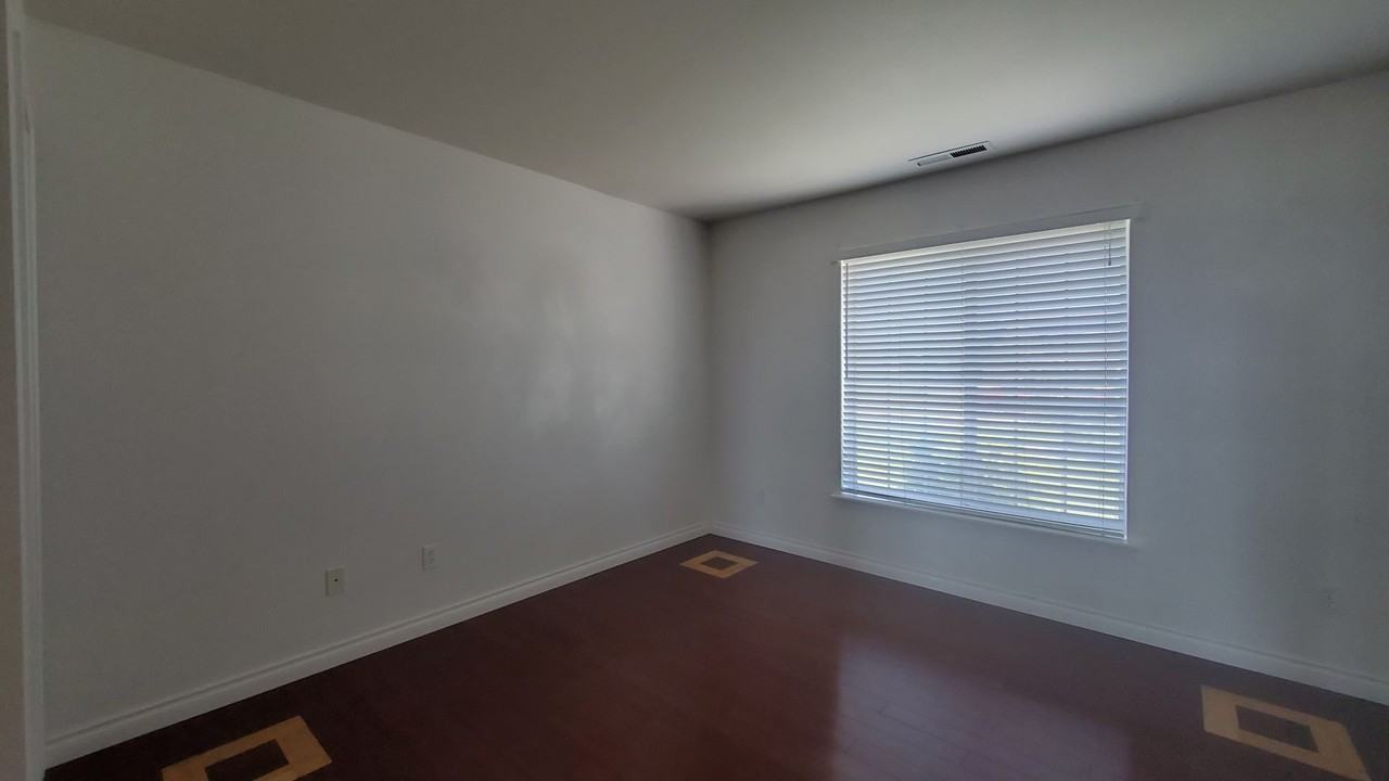 2452 N Rhode Island Ct - Photo 7 of 21