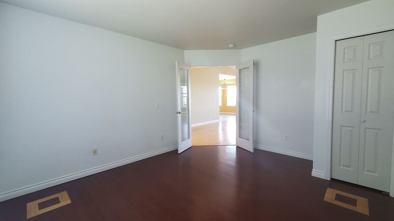 2452 N Rhode Island Ct - Photo 7 of 21