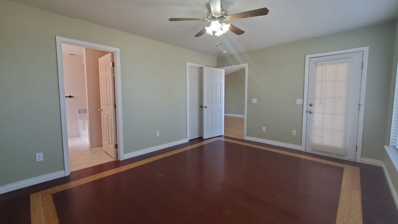 2452 N Rhode Island Ct - Photo 2 of 21
