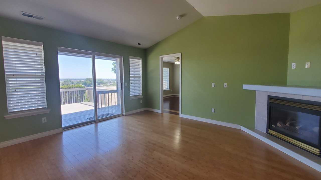 2452 N Rhode Island Ct - Photo 4 of 21