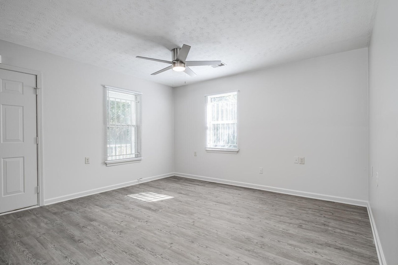 1095 Hill St Se ##Se - Photo 7 of 50