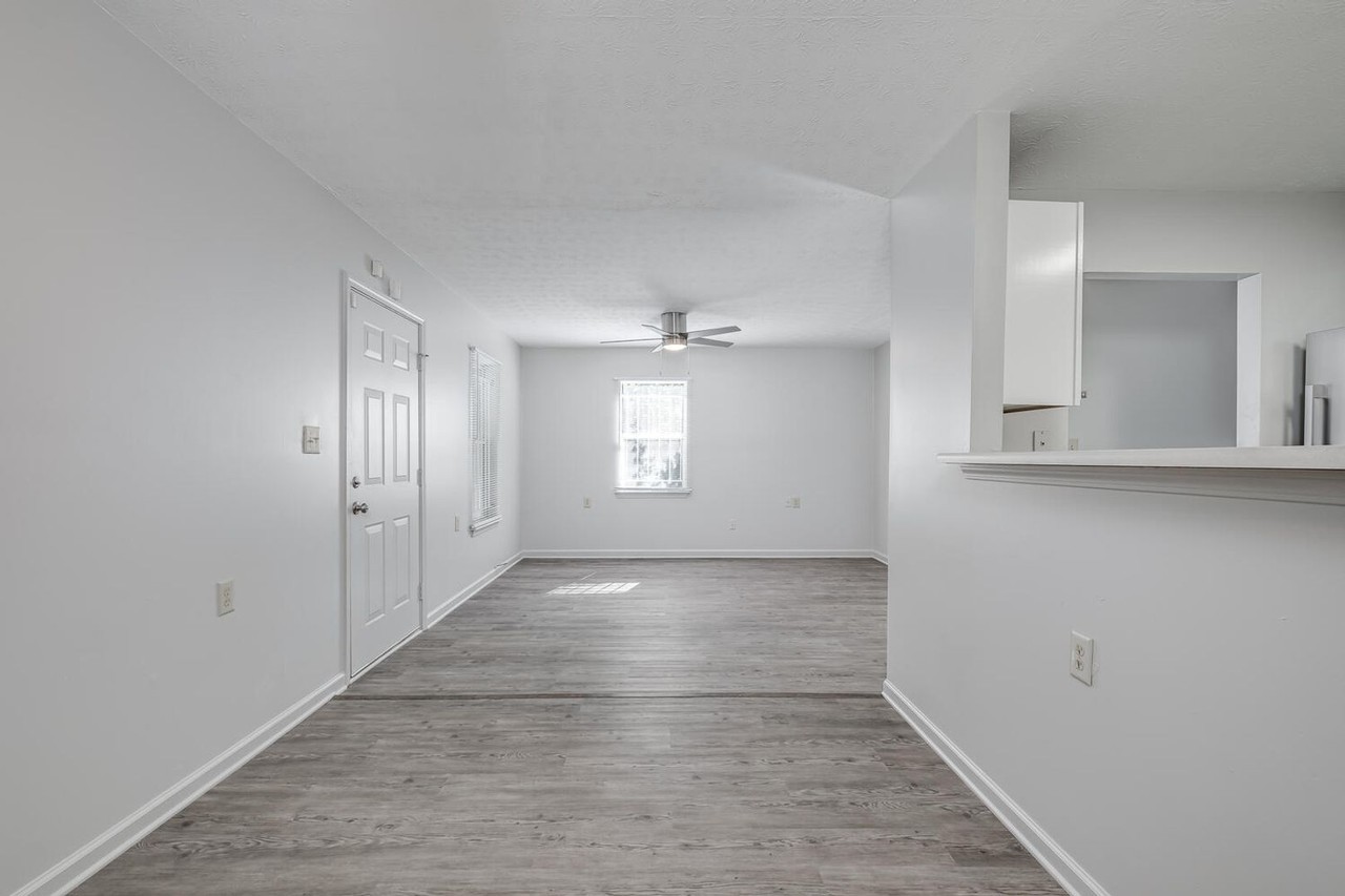 1095 Hill St Se ##Se - Photo 5 of 50