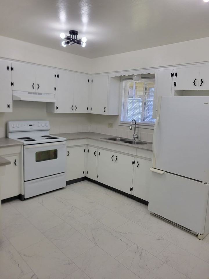 Brookside Manor Apartments - Photo 4 of 30