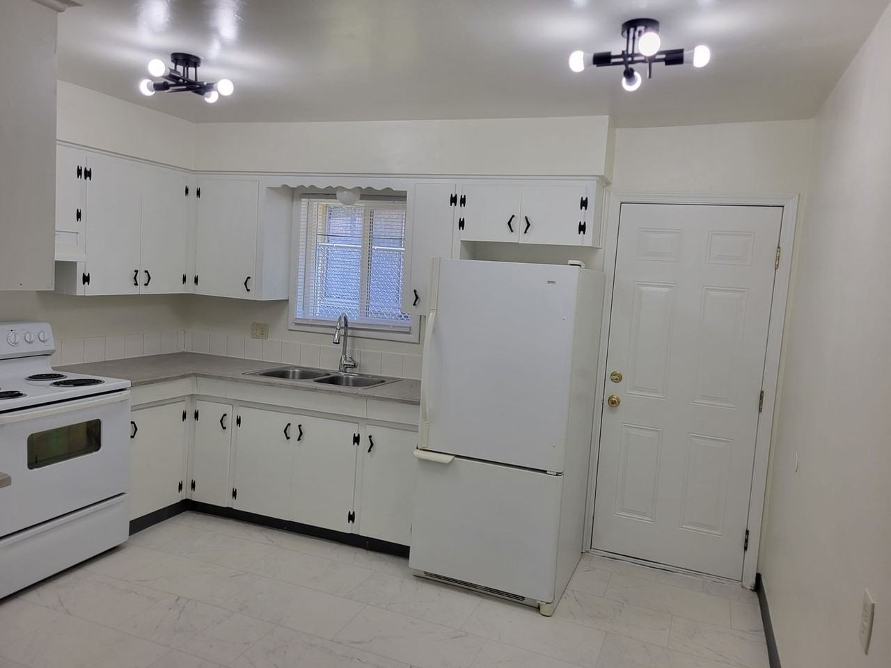 Brookside Manor Apartments - Photo 6 of 30