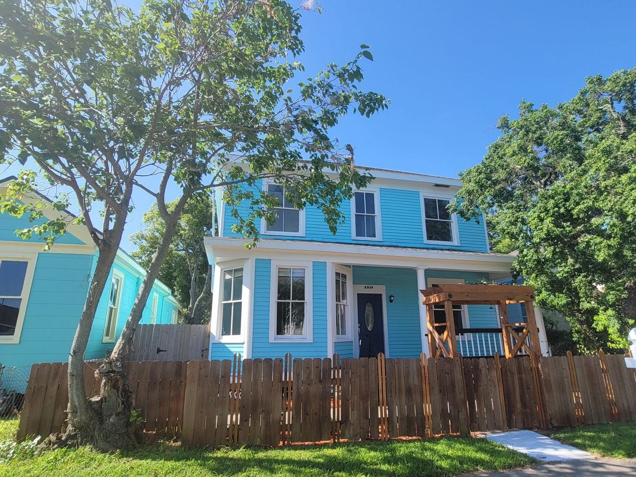 3919 Avenue O - Photo 2 of 30