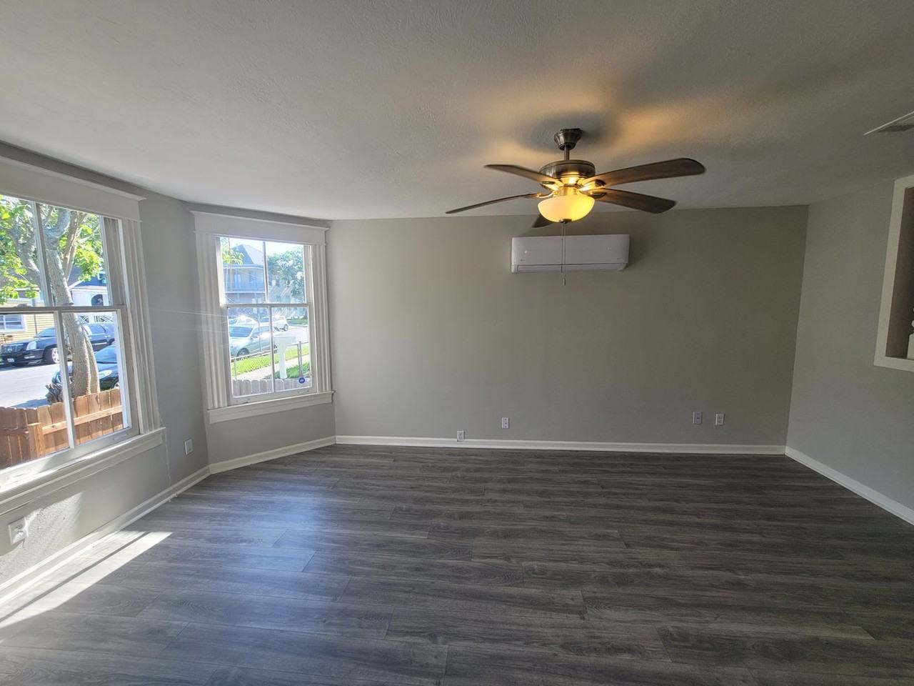 3919 Avenue O - Photo 4 of 30