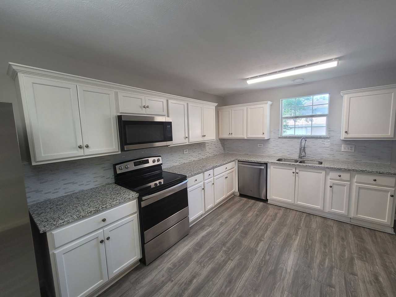 3919 Avenue O - Photo 6 of 30