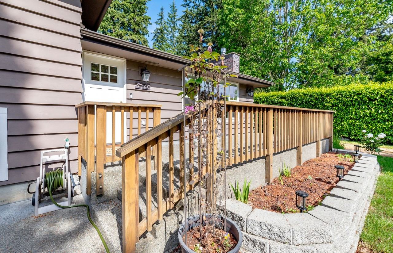 2526 112th Ave E - Photo 2 of 37