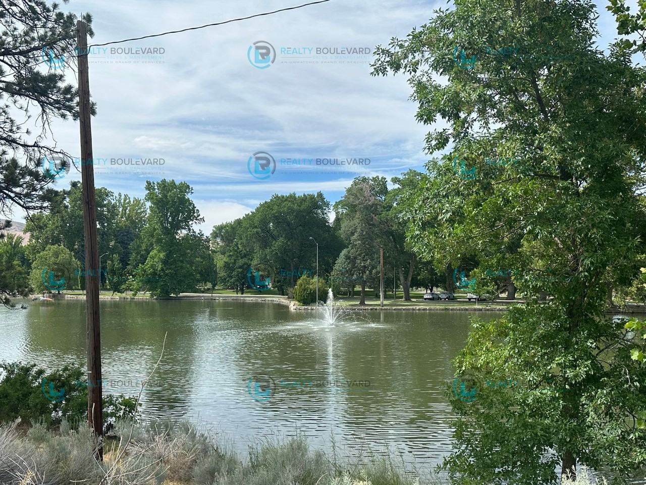 1658 Idlewild Dr #K - Photo 3 of 45