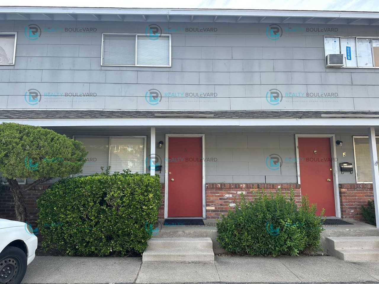 1658 Idlewild Dr #K - Photo 4 of 45