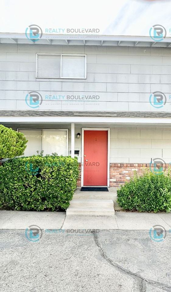 1658 Idlewild Dr #K - Photo 6 of 45