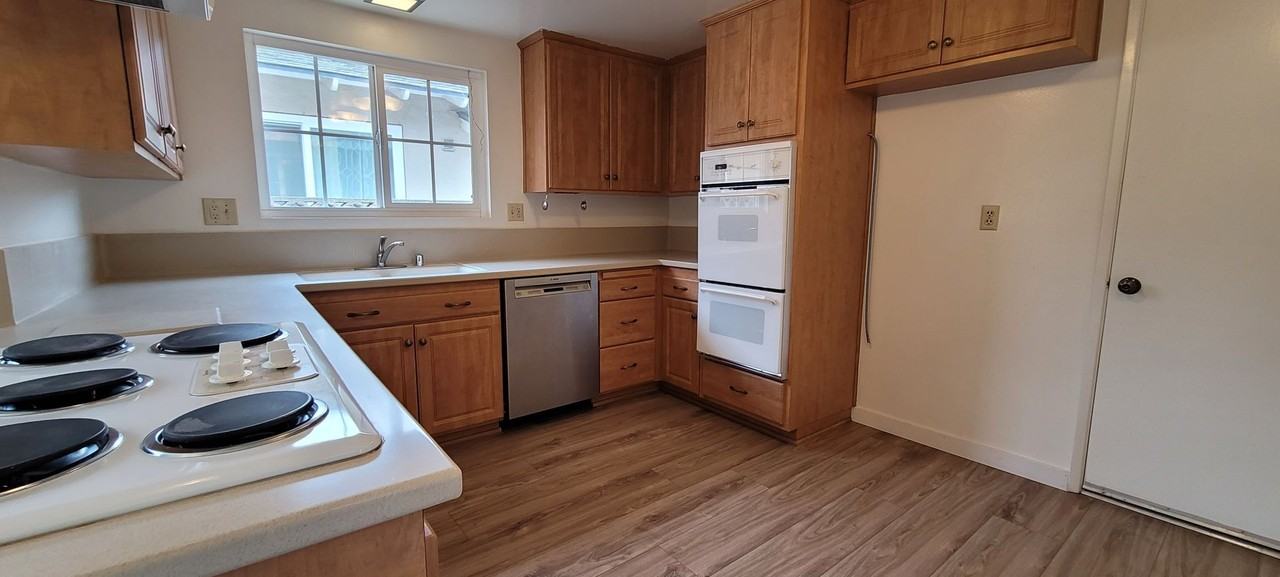940 N H St - Photo 3 of 17