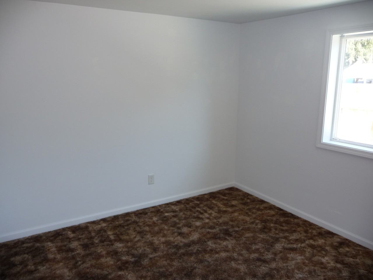 581 Cummings Ln N - Photo 7 of 7