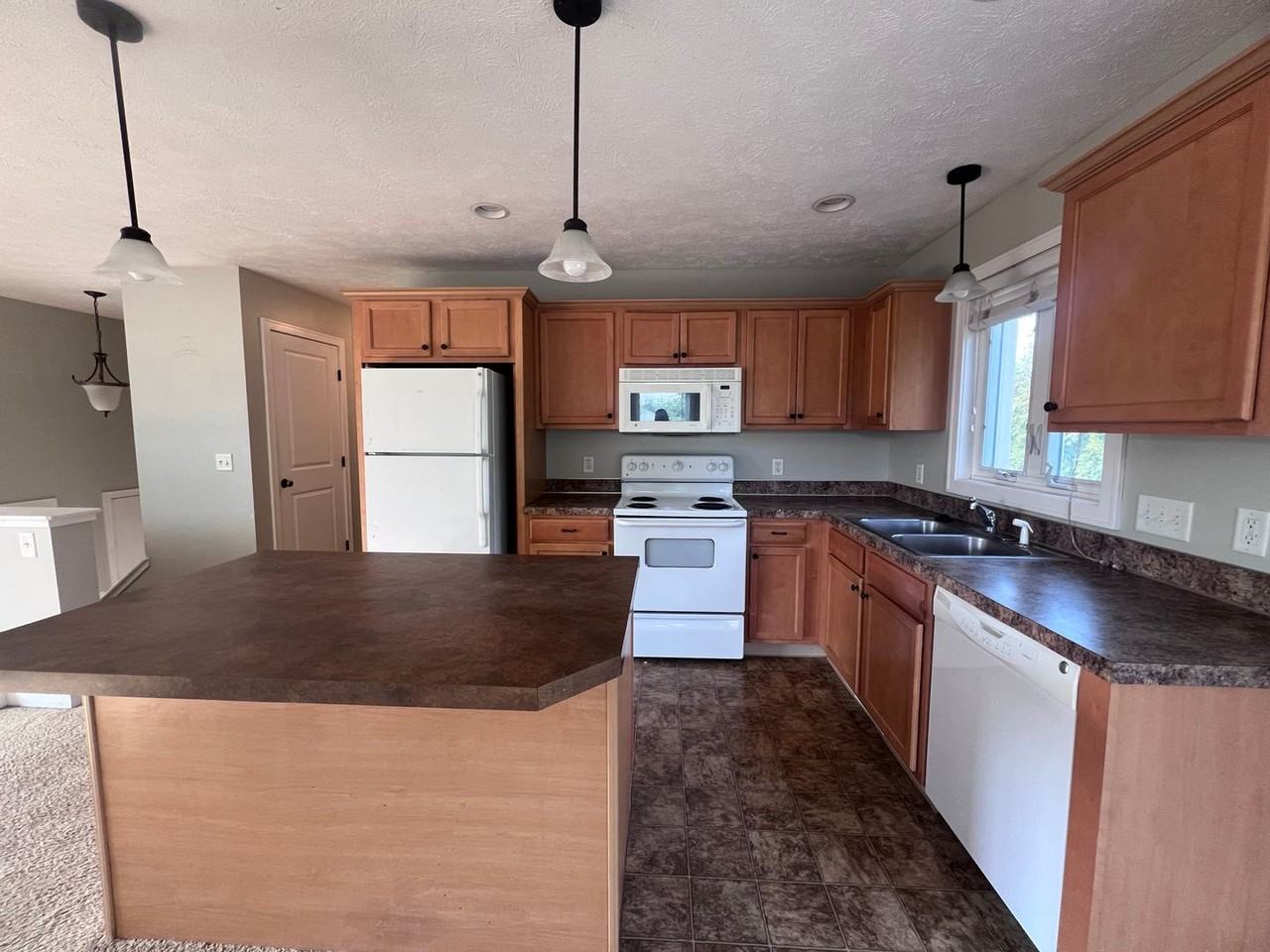 5923 Clear Stream Dr Se - Photo 2 of 14