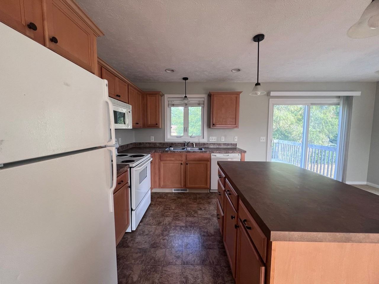 5923 Clear Stream Dr Se - Photo 3 of 14