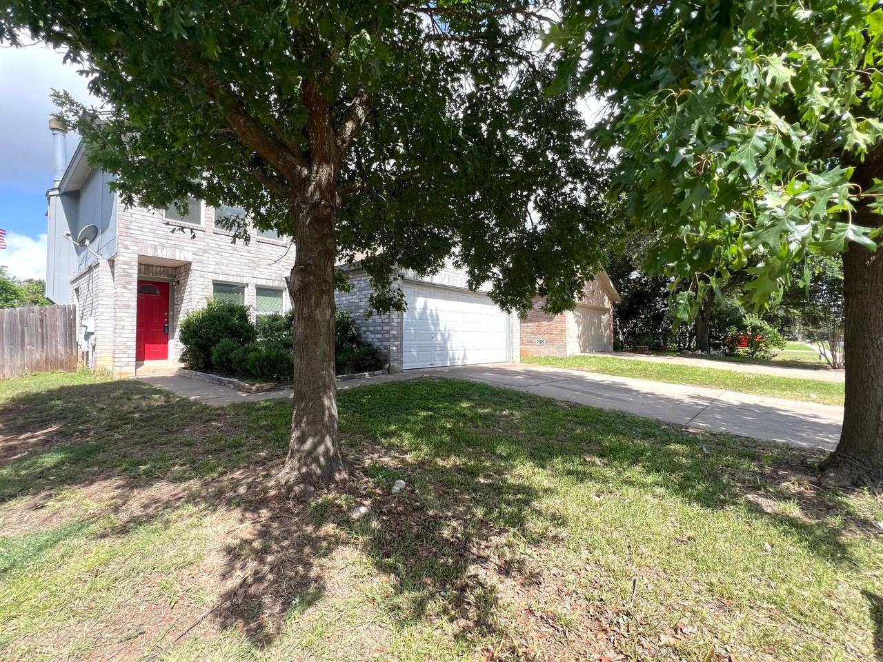 2423 Glen Field Dr - Photo 3 of 26