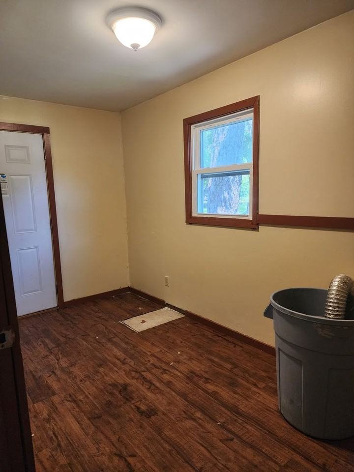 623 S Edmunds St - Photo 5 of 13