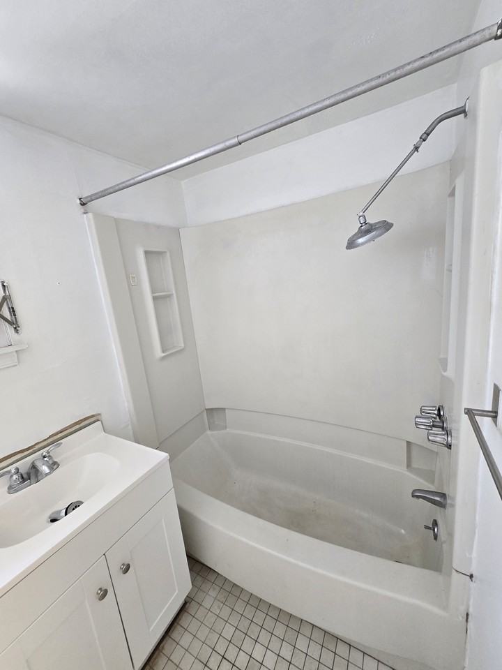 4300 Fleming St #1 - Photo 3 of 6