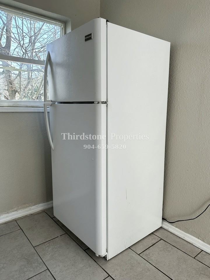 1437 W 26th St #4 - Photo 6 of 18