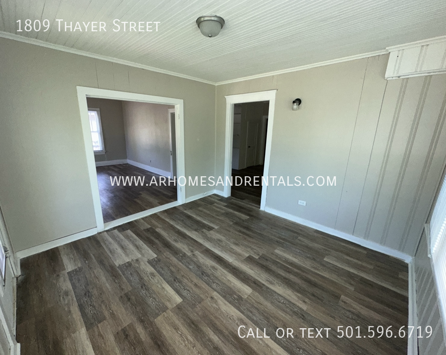1809 Thayer St - Photo 2 of 9