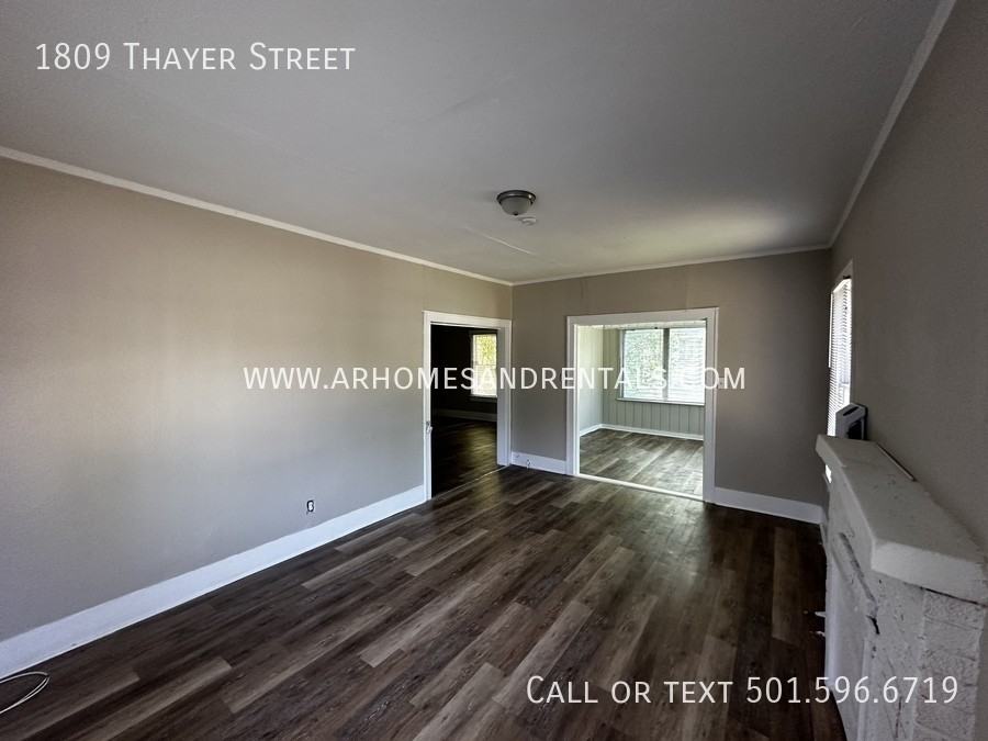 1809 Thayer St - Photo 3 of 9